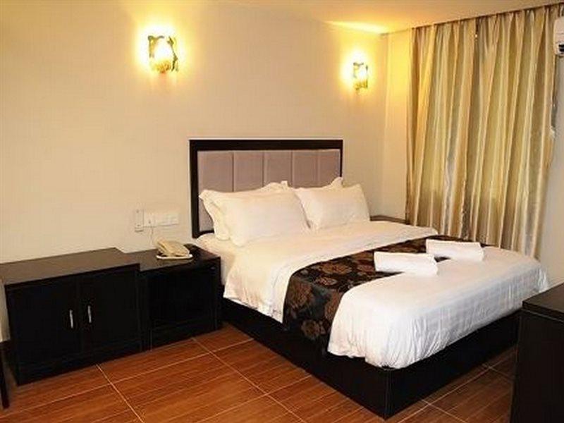 Kk Waterfront Hotel Κότα Κιναμπαλού Εξωτερικό φωτογραφία